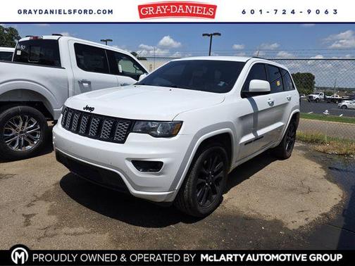 Bright White Clearcoat 2021 Jeep Grand Cherokee Laredo X
