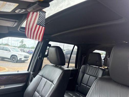 White Platinum Clearcoat Metallic 2014 Lincoln Navigator Base
