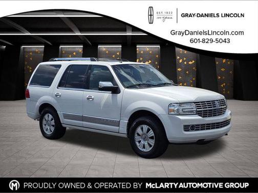 White Platinum Clearcoat Metallic 2014 Lincoln Navigator Base