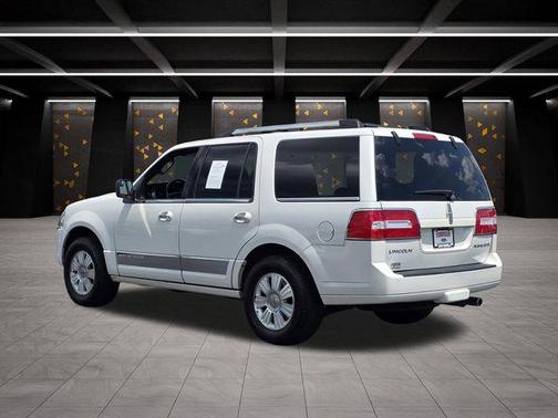 White Platinum Clearcoat Metallic 2014 Lincoln Navigator Base