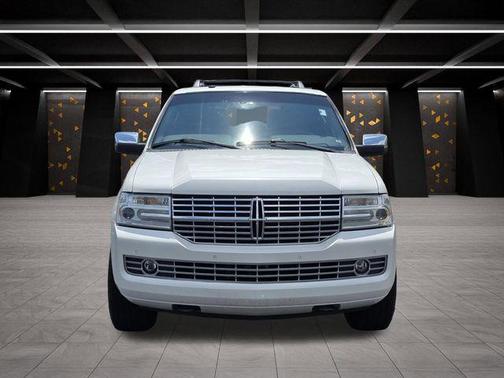 White Platinum Clearcoat Metallic 2014 Lincoln Navigator Base