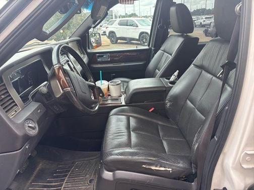 White Platinum Clearcoat Metallic 2014 Lincoln Navigator Base