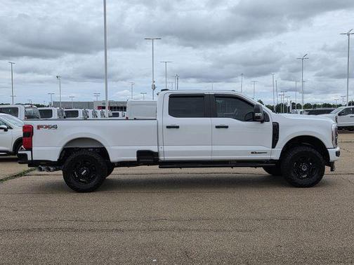 Oxford White 2023 Ford F-250 XL