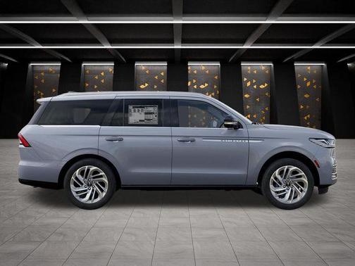 Gray Mist Metallic 2027 Lincoln Navigator Reserve