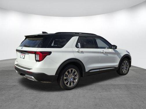 White Metallic 2026 Ford Explorer Platinum