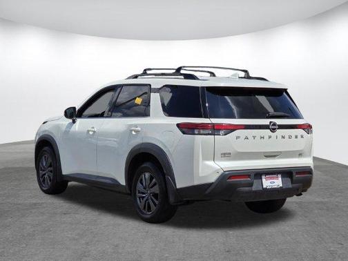 White 2022 Nissan Pathfinder SV