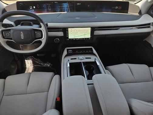 Crystal White 2026 Lincoln Navigator Premiere