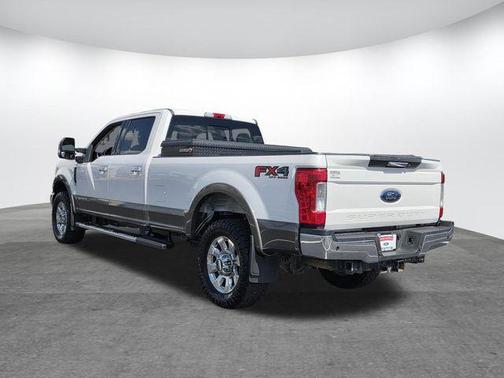 White Platinum Tri-Coat Metallic 2019 Ford F-350 Lariat Super Duty