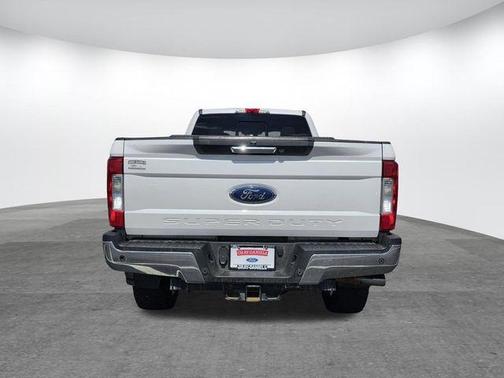 White Platinum Tri-Coat Metallic 2019 Ford F-350 Lariat Super Duty