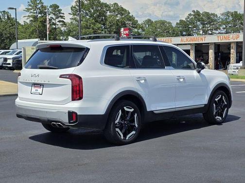 Glacial White Pearl 2024 Kia Telluride S