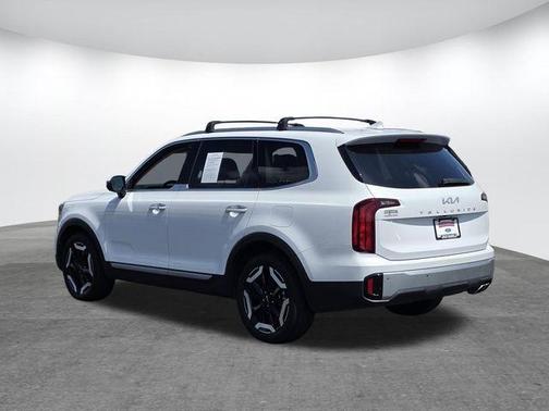Glacial White Pearl 2024 Kia Telluride S