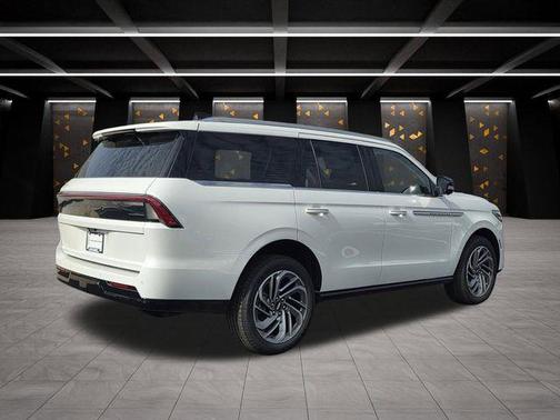 Star White 2026 Lincoln Navigator Reserve