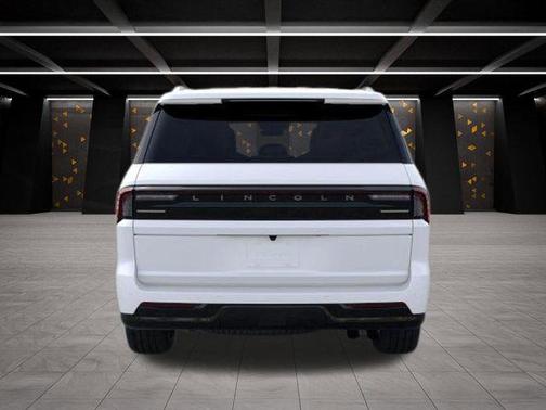 Star White 2026 Lincoln Navigator Reserve