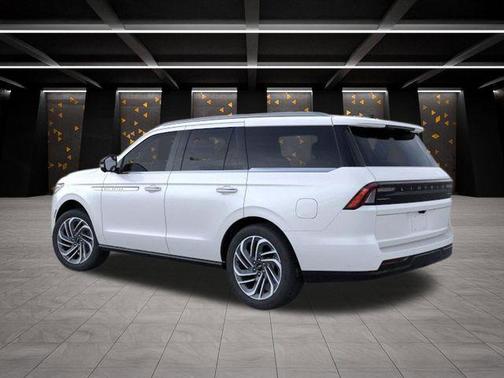 Star White 2026 Lincoln Navigator Reserve