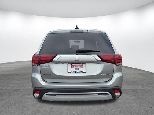 Alloy Silver Metallic 2019 Mitsubishi Outlander ES