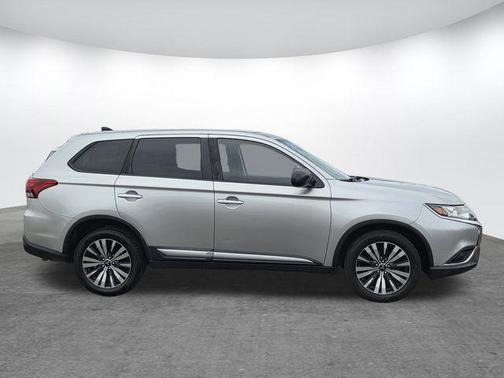 Alloy Silver Metallic 2019 Mitsubishi Outlander ES