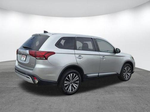 Alloy Silver Metallic 2019 Mitsubishi Outlander ES