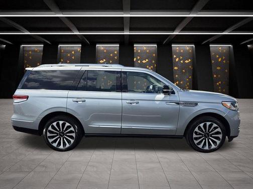 Silver Radiance Metallic 2024 Lincoln Navigator Reserve