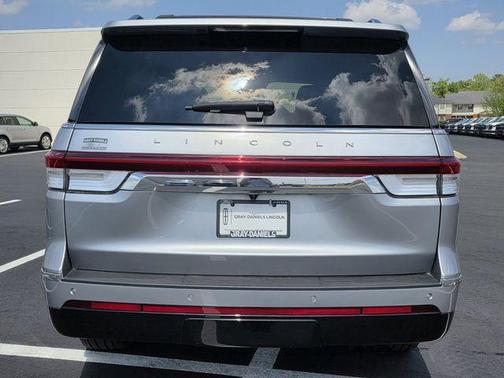 Silver Radiance Metallic 2024 Lincoln Navigator Reserve