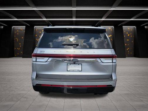 Silver Radiance Metallic 2024 Lincoln Navigator Reserve