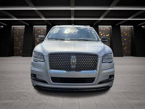 Silver Radiance Metallic 2024 Lincoln Navigator Reserve