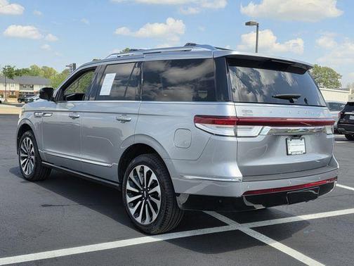 Silver Radiance Metallic 2024 Lincoln Navigator Reserve