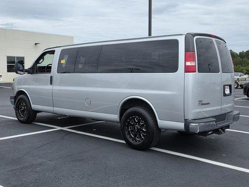Silver Ice Metallic 2018 Chevrolet Express 3500 LT