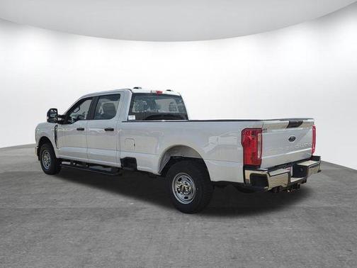 Oxford White 2026 Ford F-250 XLT