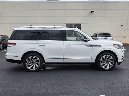 White Metallic 2023 Lincoln Navigator Reserve