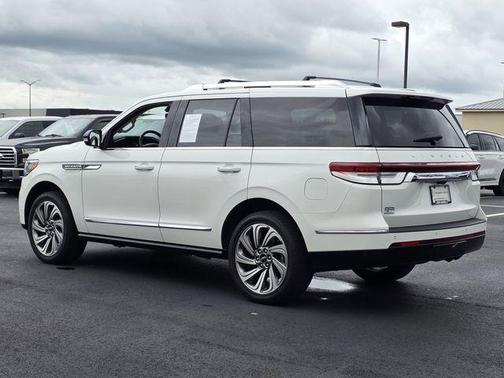 White Metallic 2023 Lincoln Navigator Reserve