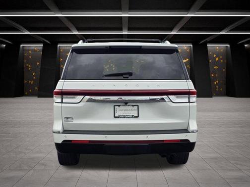 White Metallic 2023 Lincoln Navigator Reserve