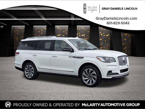 White Metallic 2023 Lincoln Navigator Reserve
