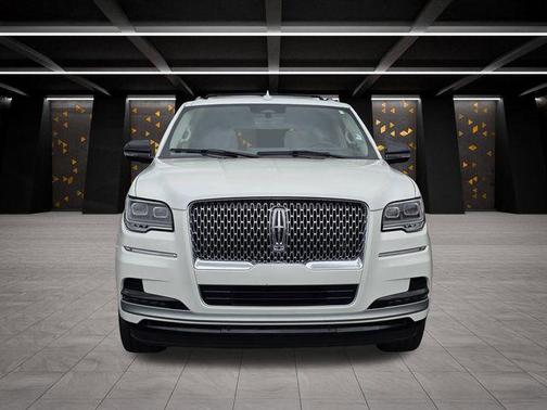White Metallic 2023 Lincoln Navigator Reserve