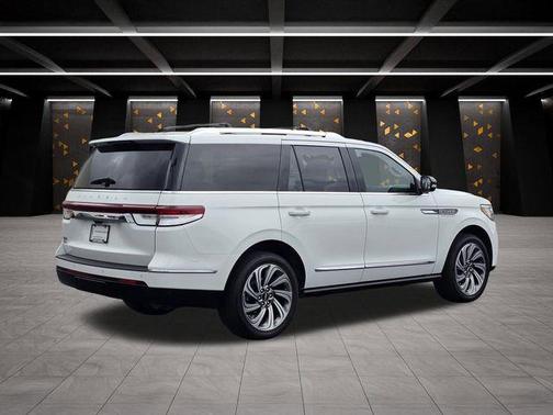 White Metallic 2023 Lincoln Navigator Reserve
