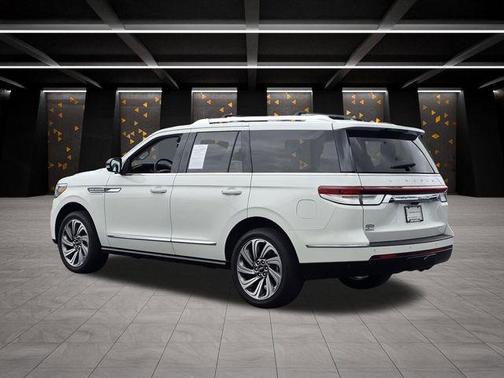 White Metallic 2023 Lincoln Navigator Reserve