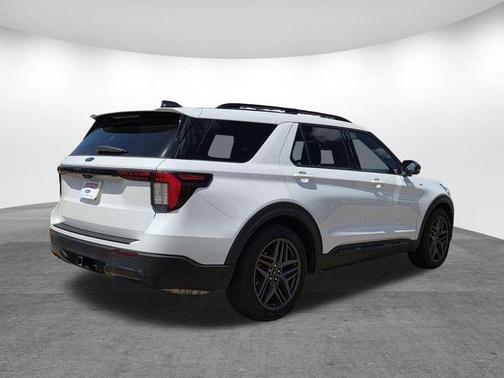 White Metallic 2025 Ford Explorer ST-Line