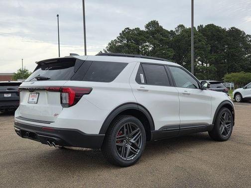 Star White 2026 Ford Explorer ST