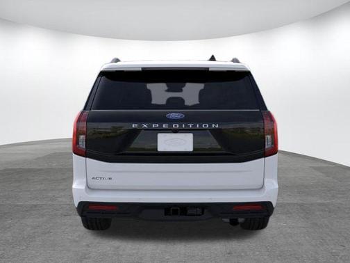 Oxford White 2026 Ford Expedition Active