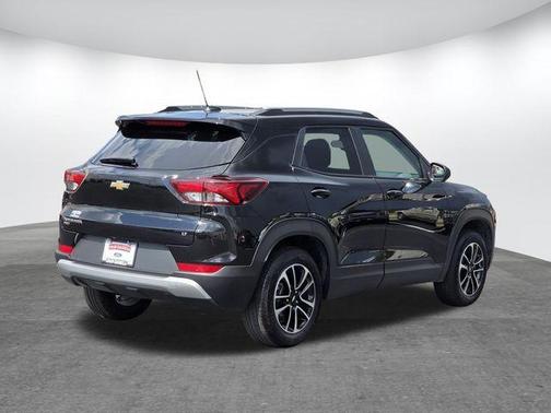 Mosaic Black Metallic 2025 Chevrolet Trailblazer LT