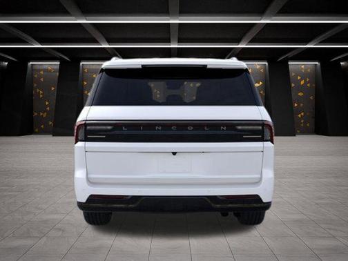 Star White 2026 Lincoln Navigator L Reserve