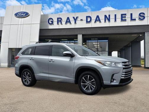 Celestial Silver Metallic 2017 Toyota Highlander XLE