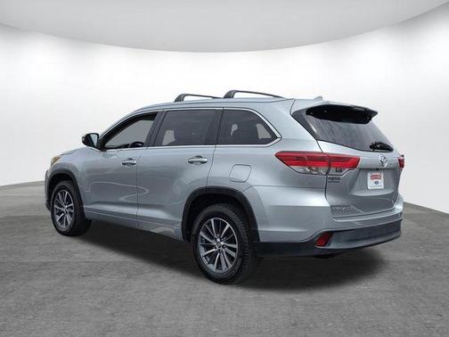 Celestial Silver Metallic 2017 Toyota Highlander XLE