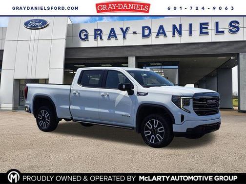 Summit White 2023 GMC Sierra 1500 AT4