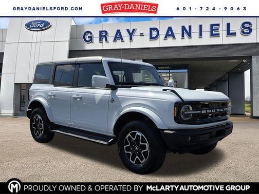 Oxford White 2025 Ford Bronco Outer Banks