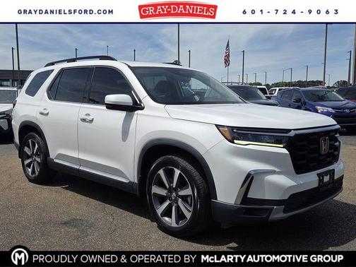 White 2023 Honda Pilot Touring