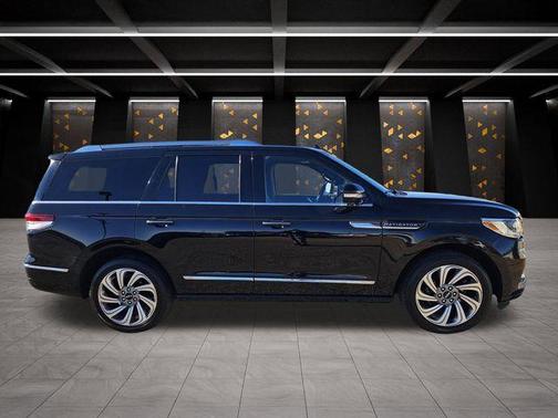 2024 Lincoln Navigator Premiere