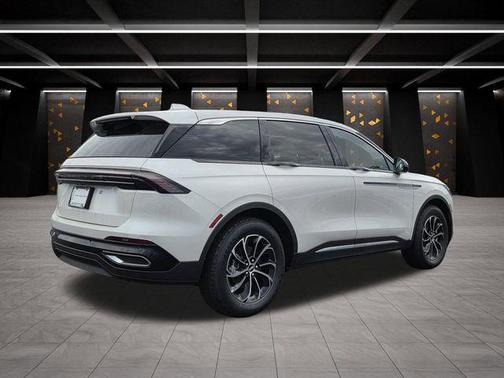 White Platinum 2026 Lincoln Nautilus Premiere