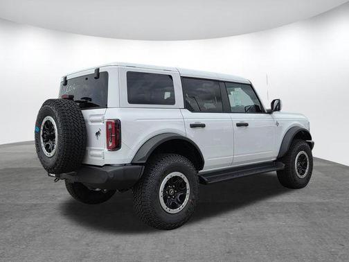 Oxford White 2026 Ford Bronco Outer Banks