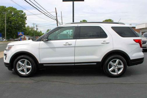 Oxford White 2018 Ford Explorer XLT
