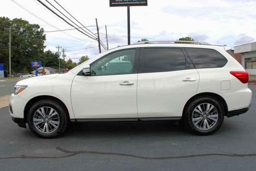 2020 Nissan Pathfinder SV